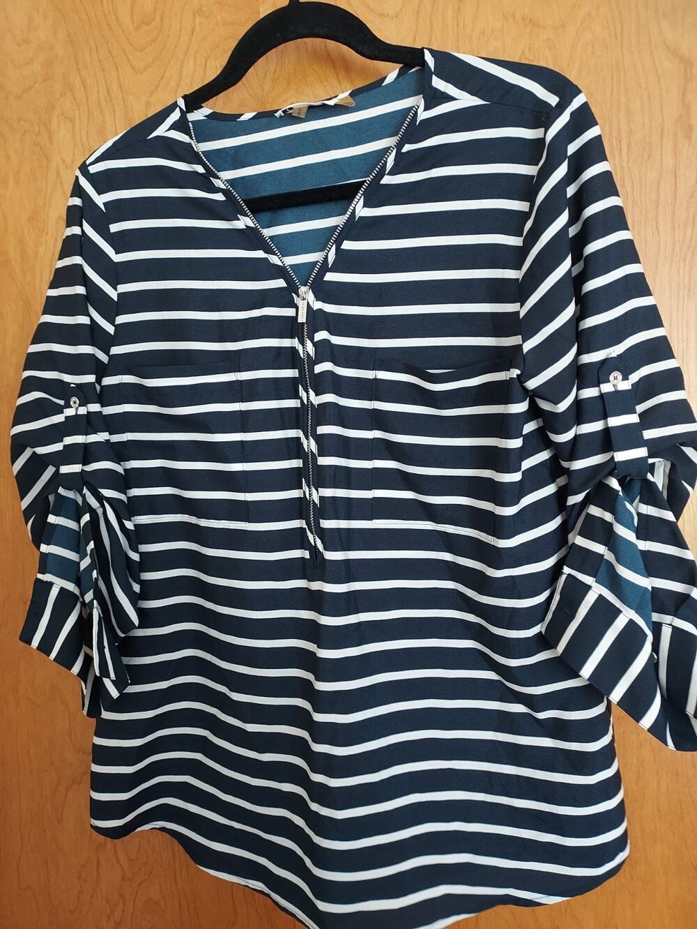 Calvin Klein size Medium blouse women Striped zip front Tab sleeve EUC navy whte